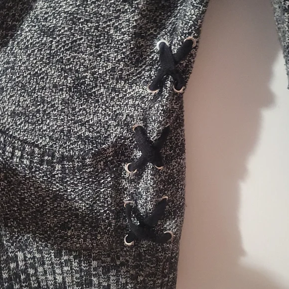 Top - Picture 2 of 2